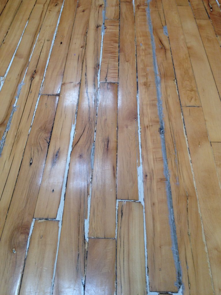 applying wood floor filler 